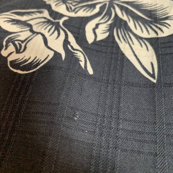 Tommy Bahama Black and White Button Down Size M - Picture 3 of 6